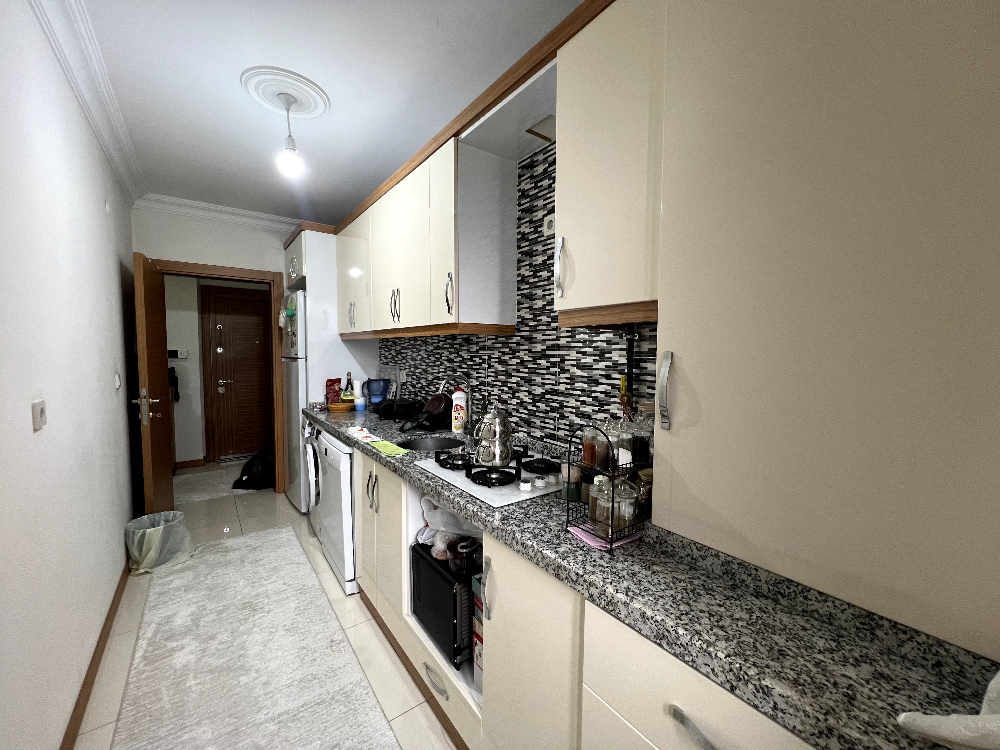 Kağıthane Çeliktepe satılık kapalı mutfaklı geniş 1+1 daire