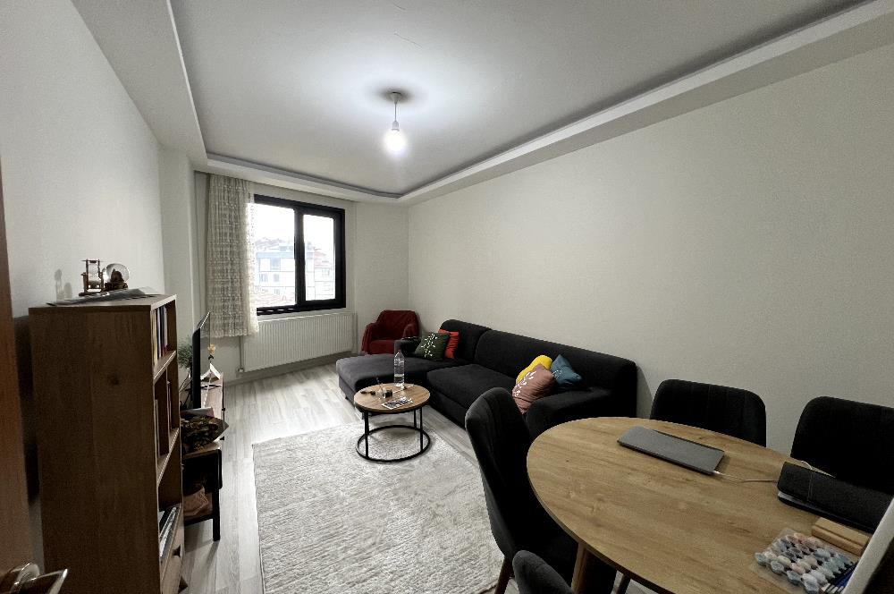 Kağıthane Çeliktepe satılık kapalı mutfaklı geniş 1+1 daire