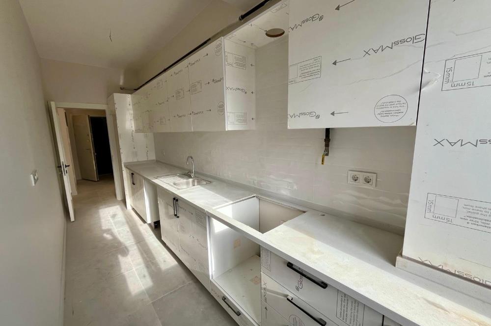 ALTINTEPE'NİN MERKEZİNDE 0 BİNADA SOKAĞA CEPHELİ 2+1