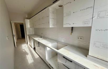 ALTINTEPE'NİN MERKEZİNDE 0 BİNADA SOKAĞA CEPHELİ 2+1