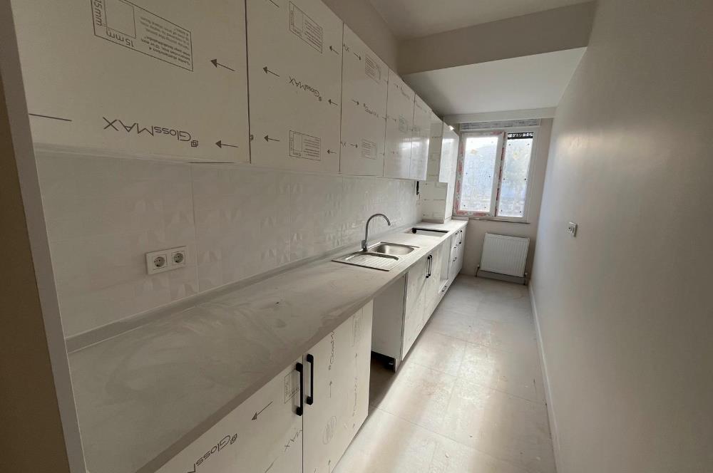 ALTINTEPE'NİN MERKEZİNDE 0 BİNADA SOKAĞA CEPHELİ 2+1