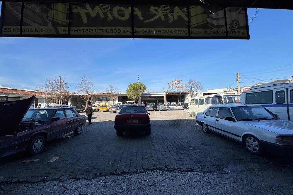 Akhisar  Sanayi Sitesi'nde Batar katlı Satılık Dükkan