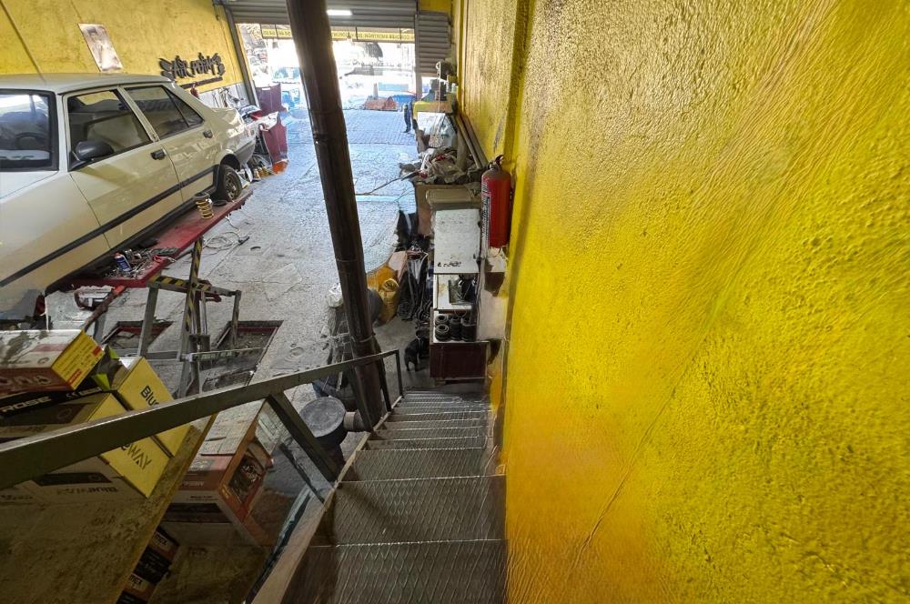 Akhisar  Sanayi Sitesi'nde Batar katlı Satılık Dükkan