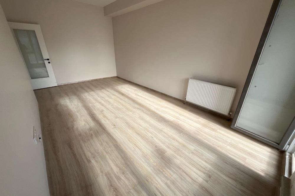 ALTINTEPE'NİN MERKEZİNDE 0 BİNADA SOKAĞA CEPHELİ 2+1