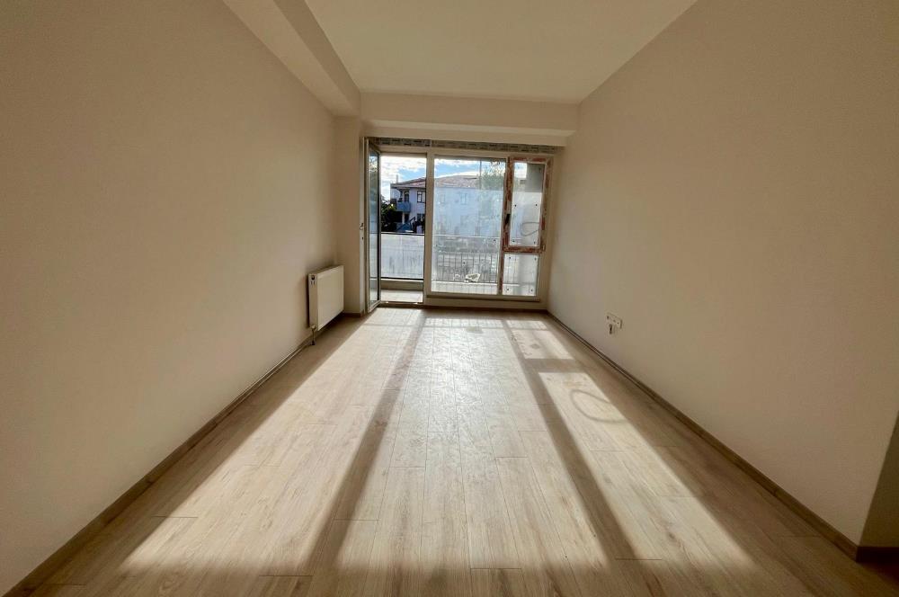 ALTINTEPE'NİN MERKEZİNDE 0 BİNADA SOKAĞA CEPHELİ 2+1