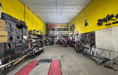 Akhisar  Sanayi Sitesi'nde Batar katlı Satılık Dükkan