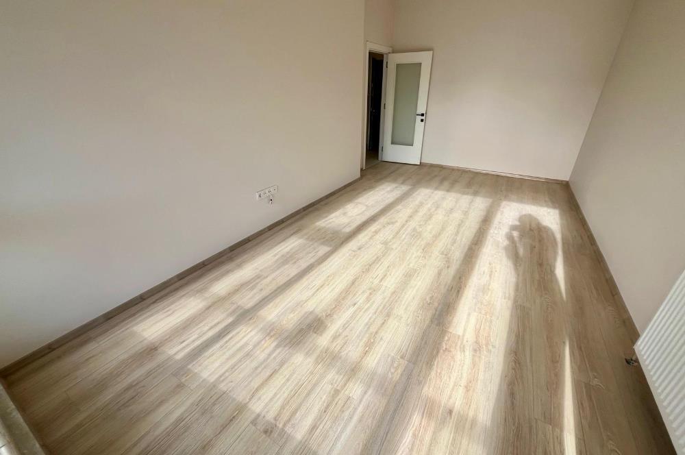 ALTINTEPE'NİN MERKEZİNDE 0 BİNADA SOKAĞA CEPHELİ 2+1