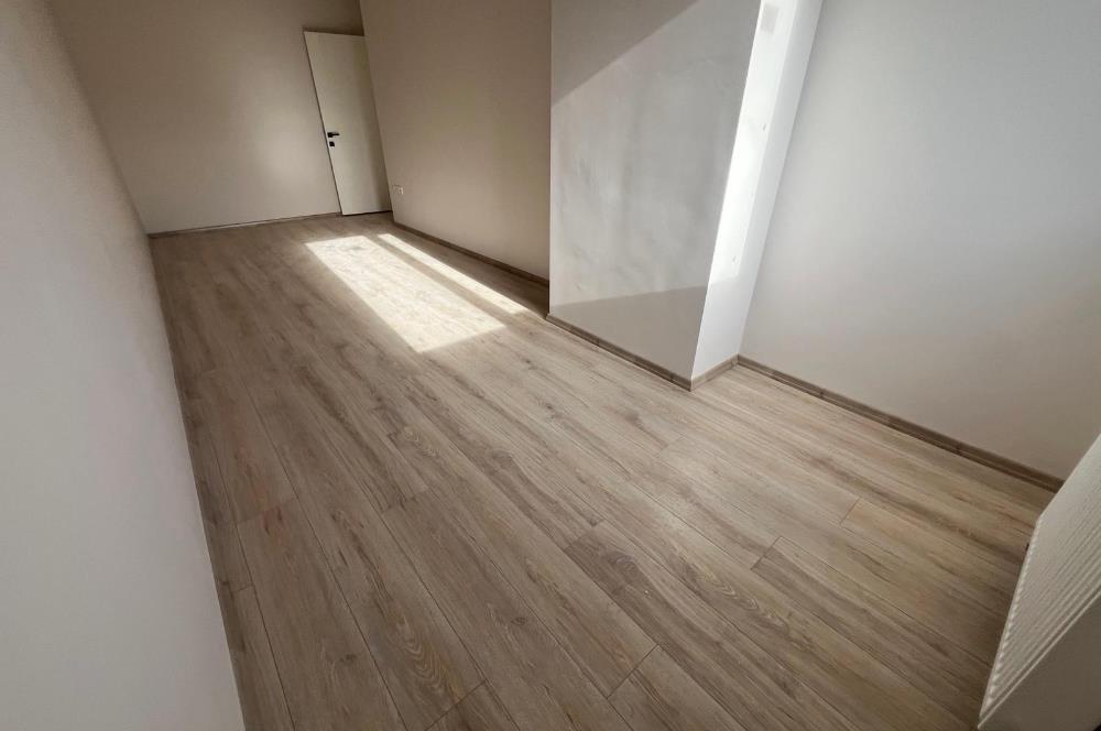 ALTINTEPE'NİN MERKEZİNDE 0 BİNADA SOKAĞA CEPHELİ 2+1