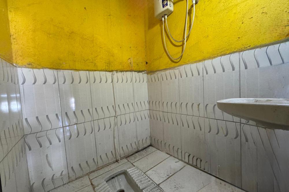 Akhisar  Sanayi Sitesi'nde Batar katlı Satılık Dükkan