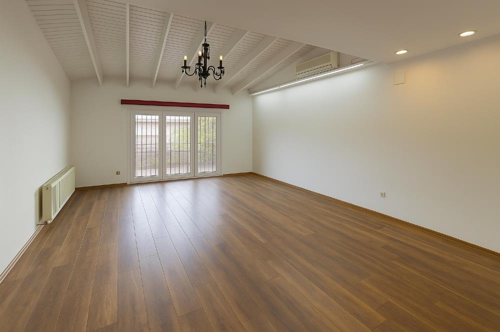 Torbalı Ertuğrul'da Geniş Bahçeli Lüks Villa-Ticari Uygun