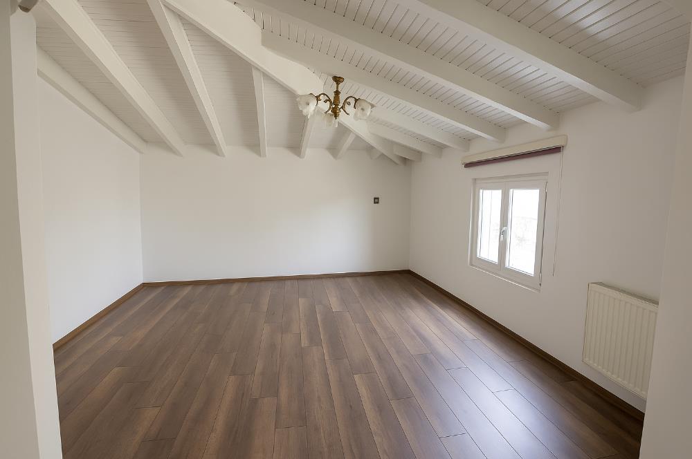 Torbalı Ertuğrul'da Geniş Bahçeli Lüks Villa-Ticari Uygun