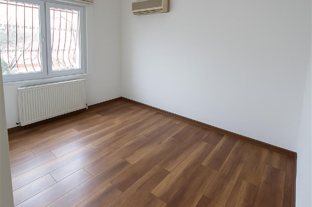 Torbalı Ertuğrul'da Geniş Bahçeli Lüks Villa-Ticari Uygun