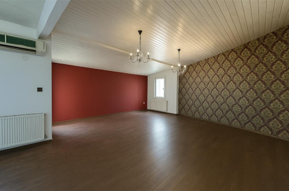 Torbalı Ertuğrul'da Geniş Bahçeli Lüks Villa-Ticari Uygun