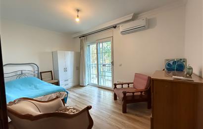 Datça Merkez'de Satılık Bahçeli Ara Kat 2+1 Balkonlu Geniş Daire