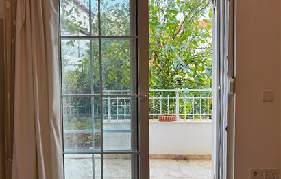 Datça Merkez'de Satılık Bahçeli Ara Kat 2+1 Balkonlu Geniş Daire