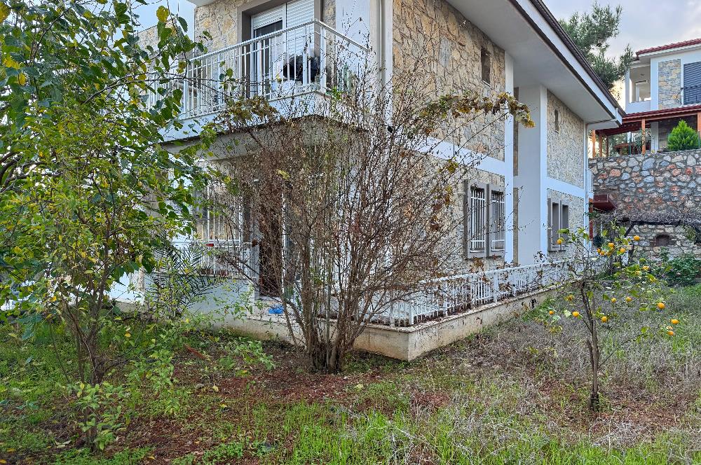 Datça Merkez'de Satılık Bahçeli Ara Kat 2+1 Balkonlu Geniş Daire