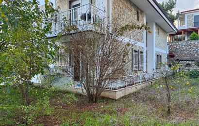 Datça Merkez'de Satılık Bahçeli Ara Kat 2+1 Balkonlu Geniş Daire