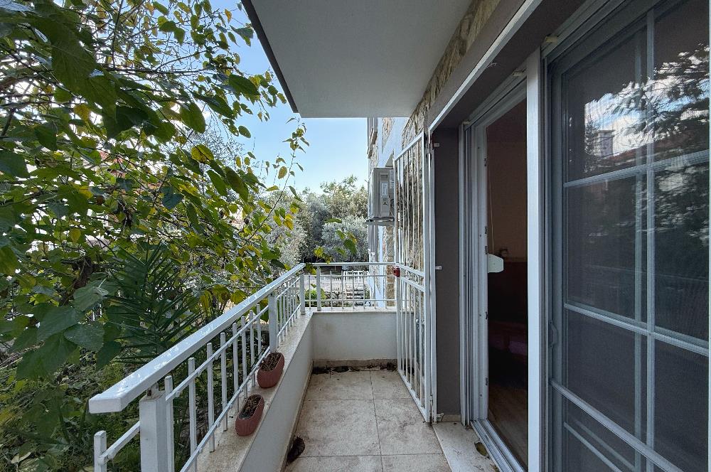 Datça Merkez'de Satılık Bahçeli Ara Kat 2+1 Balkonlu Geniş Daire