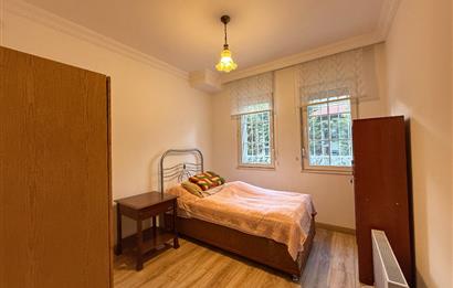 Datça Merkez'de Satılık Bahçeli Ara Kat 2+1 Balkonlu Geniş Daire