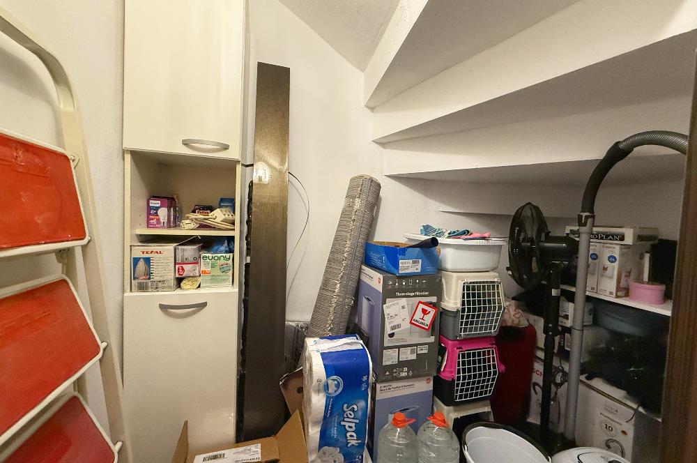 Datça Merkez'de Satılık Bahçeli Ara Kat 2+1 Balkonlu Geniş Daire