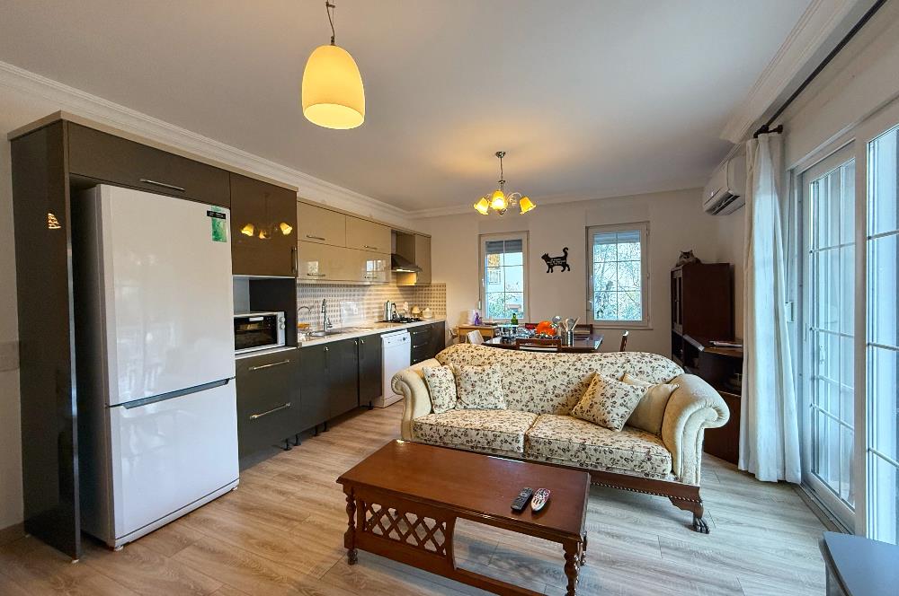 Datça Merkez'de Satılık Bahçeli Ara Kat 2+1 Balkonlu Geniş Daire