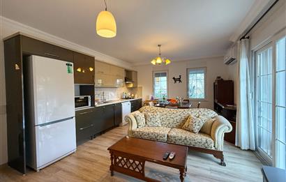 Datça Merkez'de Satılık Bahçeli Ara Kat 2+1 Balkonlu Geniş Daire