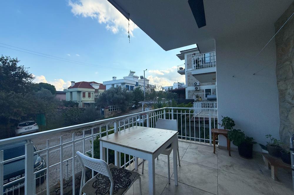 Datça Merkez'de Satılık Bahçeli Ara Kat 2+1 Balkonlu Geniş Daire