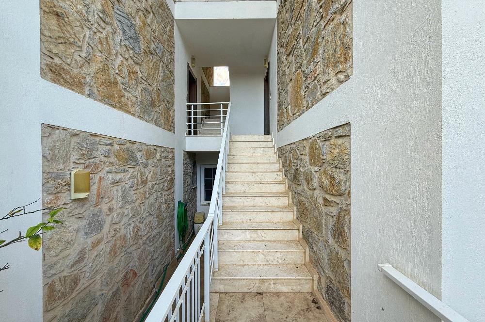 Datça Merkez'de Satılık Bahçeli Ara Kat 2+1 Balkonlu Geniş Daire