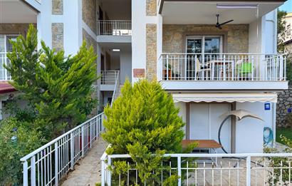 Datça Merkez'de Satılık Bahçeli Ara Kat 2+1 Balkonlu Geniş Daire