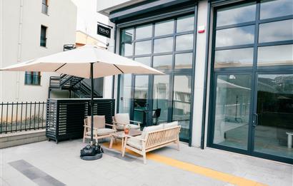 Geniş Vitrin, Şık Dekorasyonlu Satılık 180m² Ticari Alan