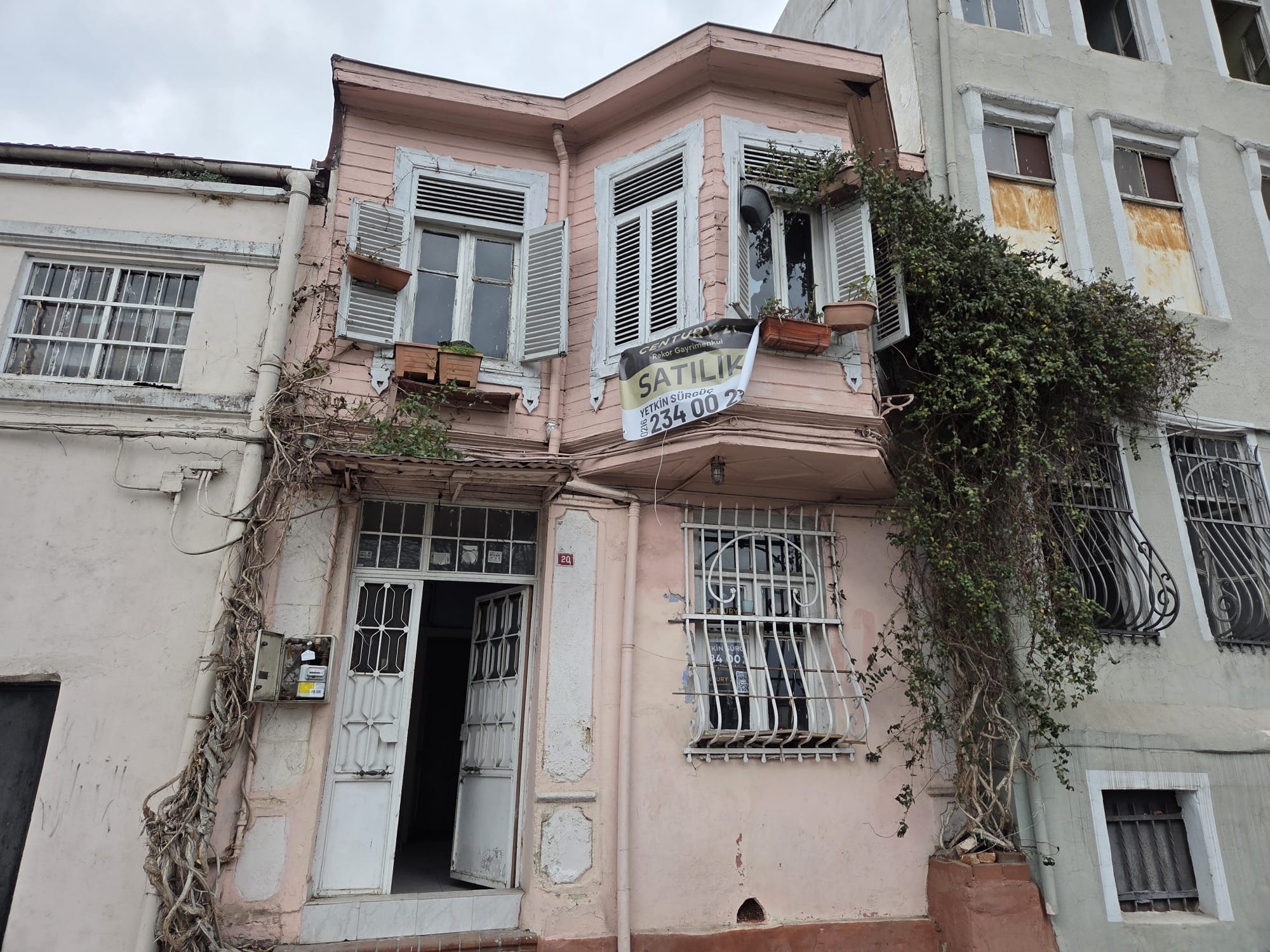 İSTANBUL, FATİH'DE SATILIK MÜSTAKİL KONUT