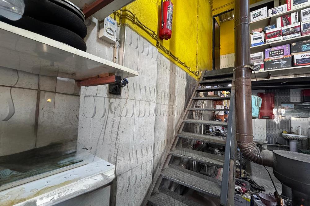 Akhisar  Sanayi Sitesi'nde Batar katlı Satılık Dükkan