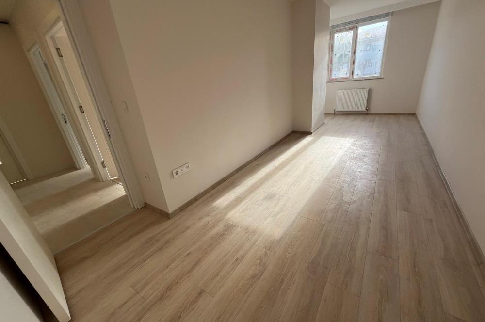 ALTINTEPE'NİN MERKEZİNDE 0 BİNADA SOKAĞA CEPHELİ 2+1