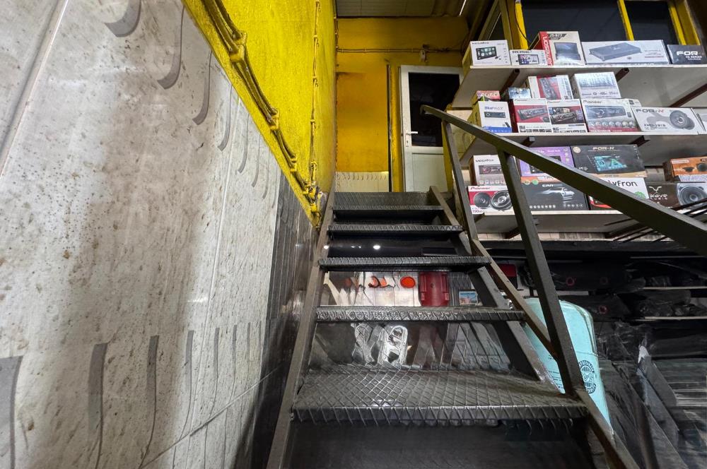 Akhisar  Sanayi Sitesi'nde Batar katlı Satılık Dükkan