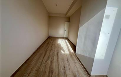 ALTINTEPE'NİN MERKEZİNDE 0 BİNADA SOKAĞA CEPHELİ 2+1