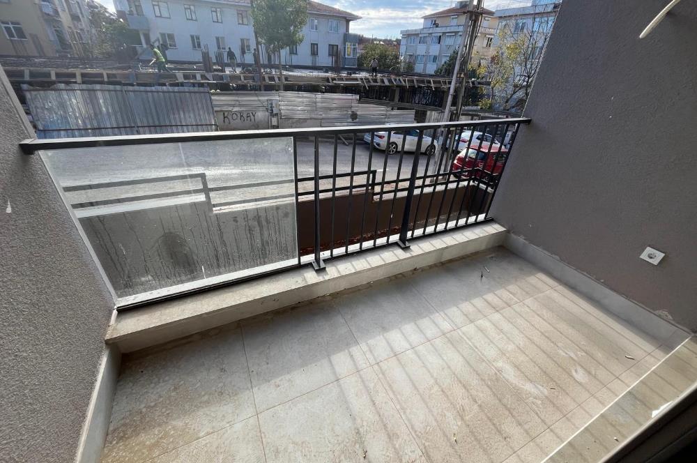 ALTINTEPE'NİN MERKEZİNDE 0 BİNADA SOKAĞA CEPHELİ 2+1