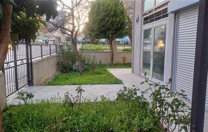 BORNOVA YEŞİLOVA MAH.'DE MERKEZİ KONUMDA KOMPLE SATILIK BİNA