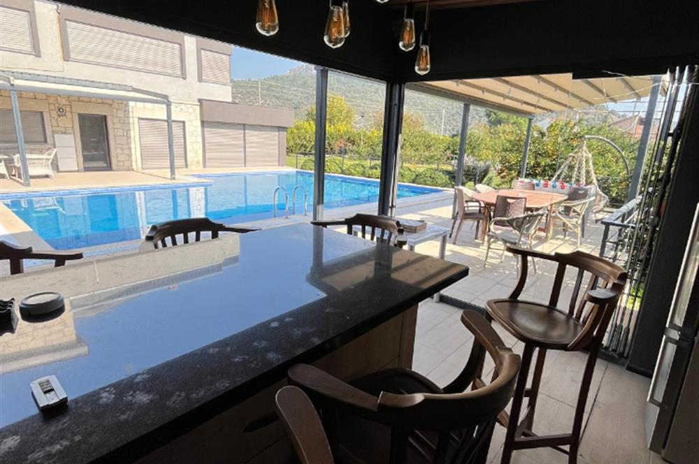 Ahmetbeyli'de Doğanın Kalbinde Mandalina Kokulu Lüks Villa