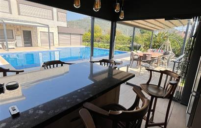 Ahmetbeyli'de Doğanın Kalbinde Mandalina Kokulu Lüks Villa