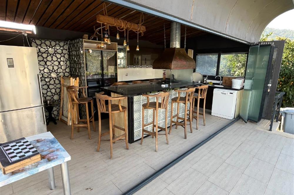 Ahmetbeyli'de Doğanın Kalbinde Mandalina Kokulu Lüks Villa