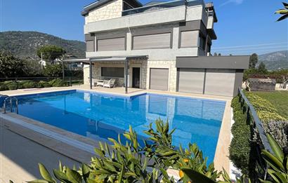 Ahmetbeyli'de Doğanın Kalbinde Mandalina Kokulu Lüks Villa
