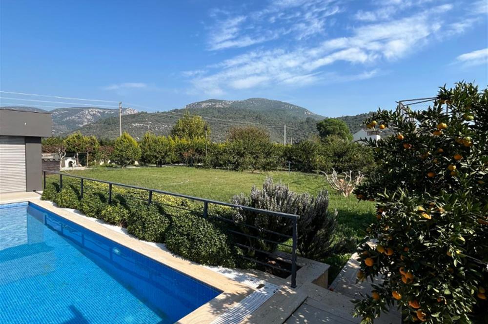 Ahmetbeyli'de Doğanın Kalbinde Mandalina Kokulu Lüks Villa