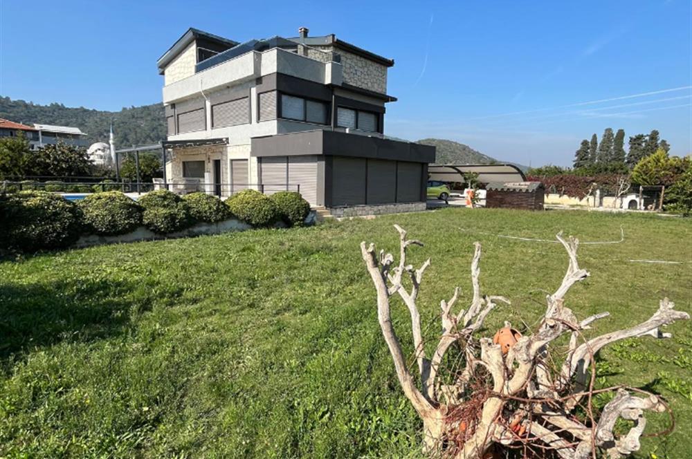 Ahmetbeyli'de Doğanın Kalbinde Mandalina Kokulu Lüks Villa