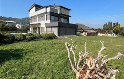 Ahmetbeyli'de Doğanın Kalbinde Mandalina Kokulu Lüks Villa