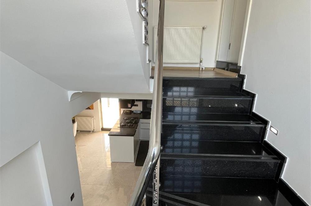 Ahmetbeyli'de Doğanın Kalbinde Mandalina Kokulu Lüks Villa