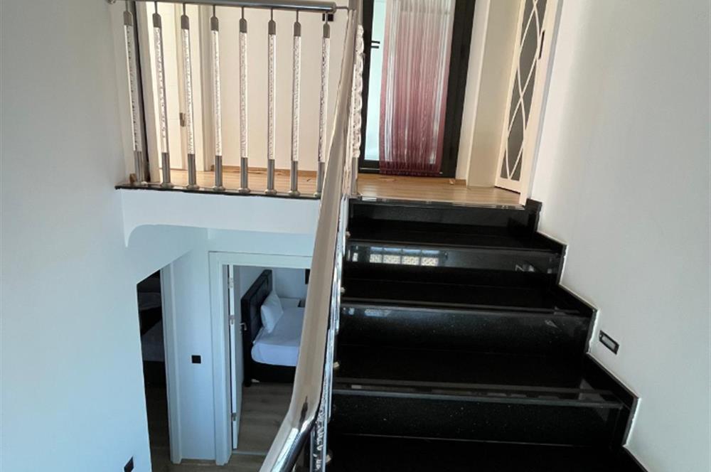 Ahmetbeyli'de Doğanın Kalbinde Mandalina Kokulu Lüks Villa