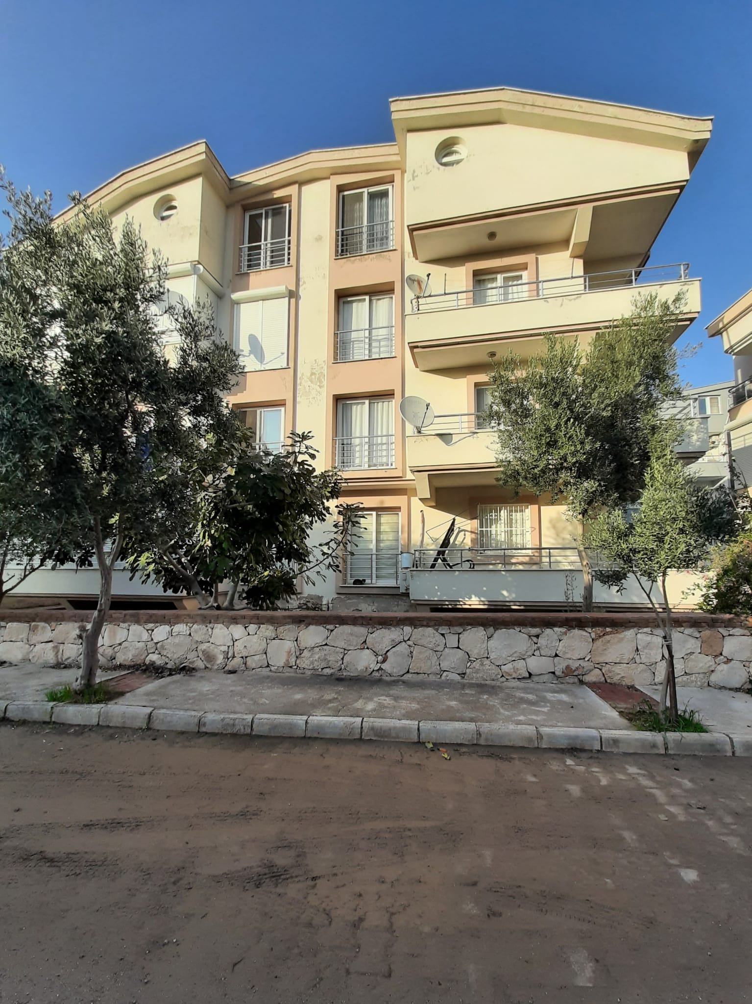 SATILIK ÖN CEPHE YÜKSEK GİRİŞ 2+1 DAİRE