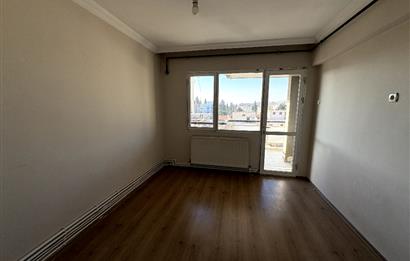 BORNOVA EGE ÜNİVERSİTESİ KARŞISI BAKIMLI KİRALIK 3+1 DAİRE