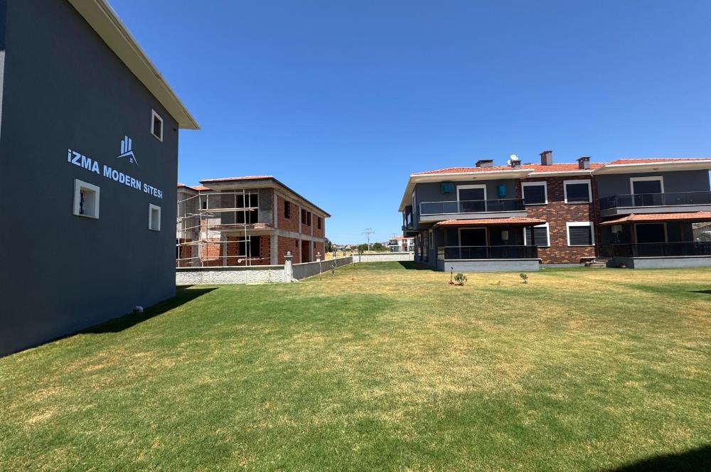 Foça Bağarası'nda Site İçerisinde Bahçe Katı 2+1 Kiralık Daire