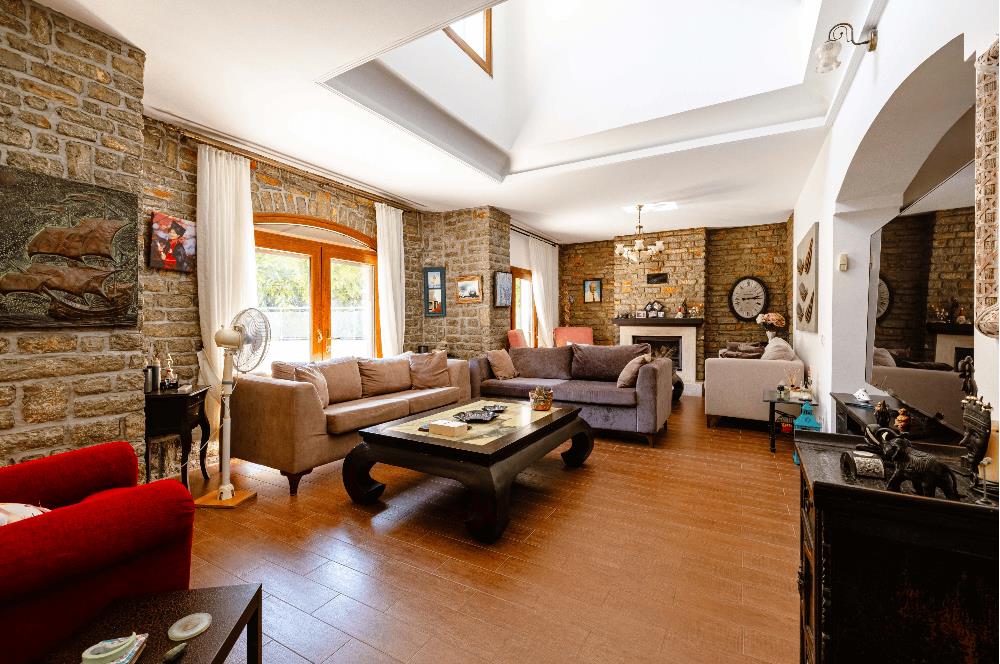 Bodrum Kumbahçe Satılık 5+1 Müstakil Yarı Taş Villa ve 2+1 Daire